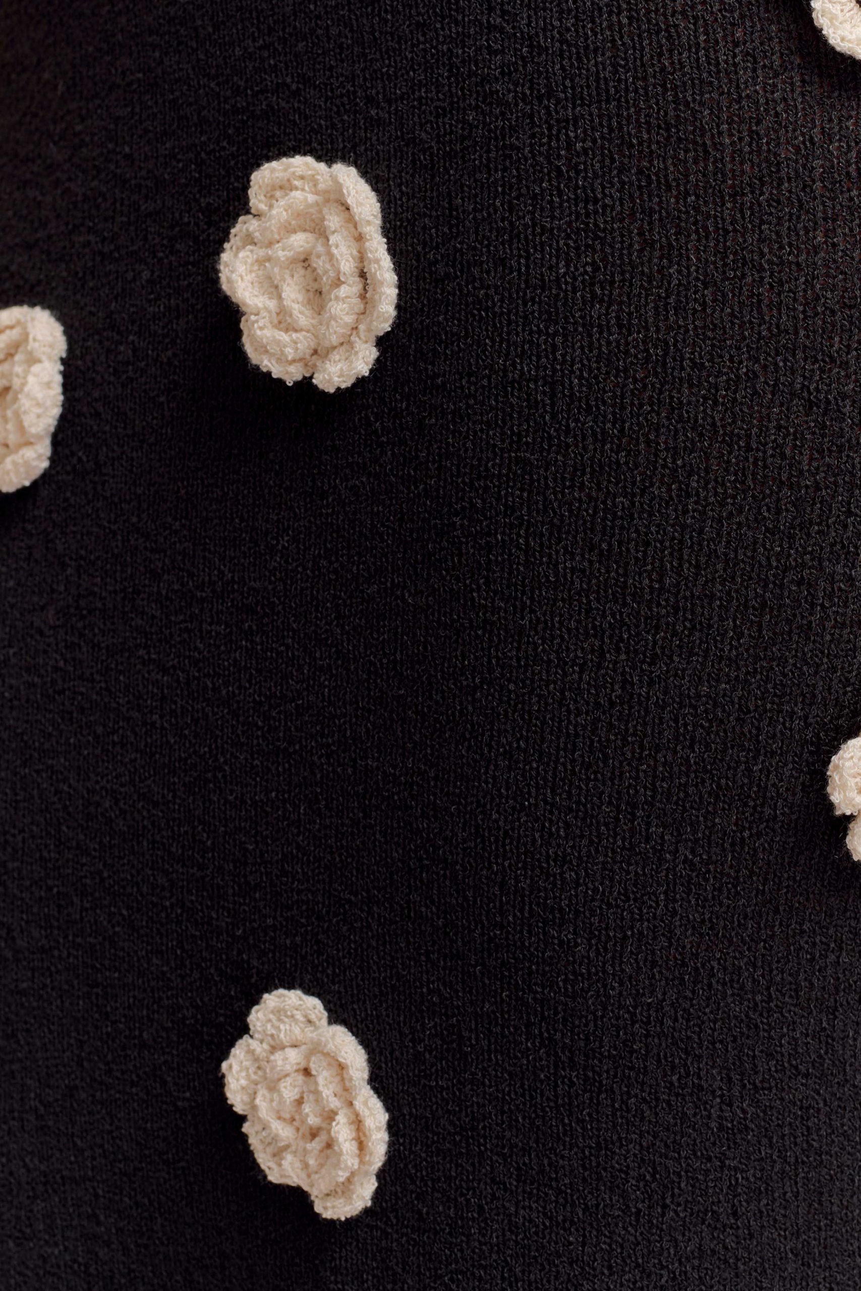 Suki Knit Maxi Dress With Flowers - Black/White - Image 5