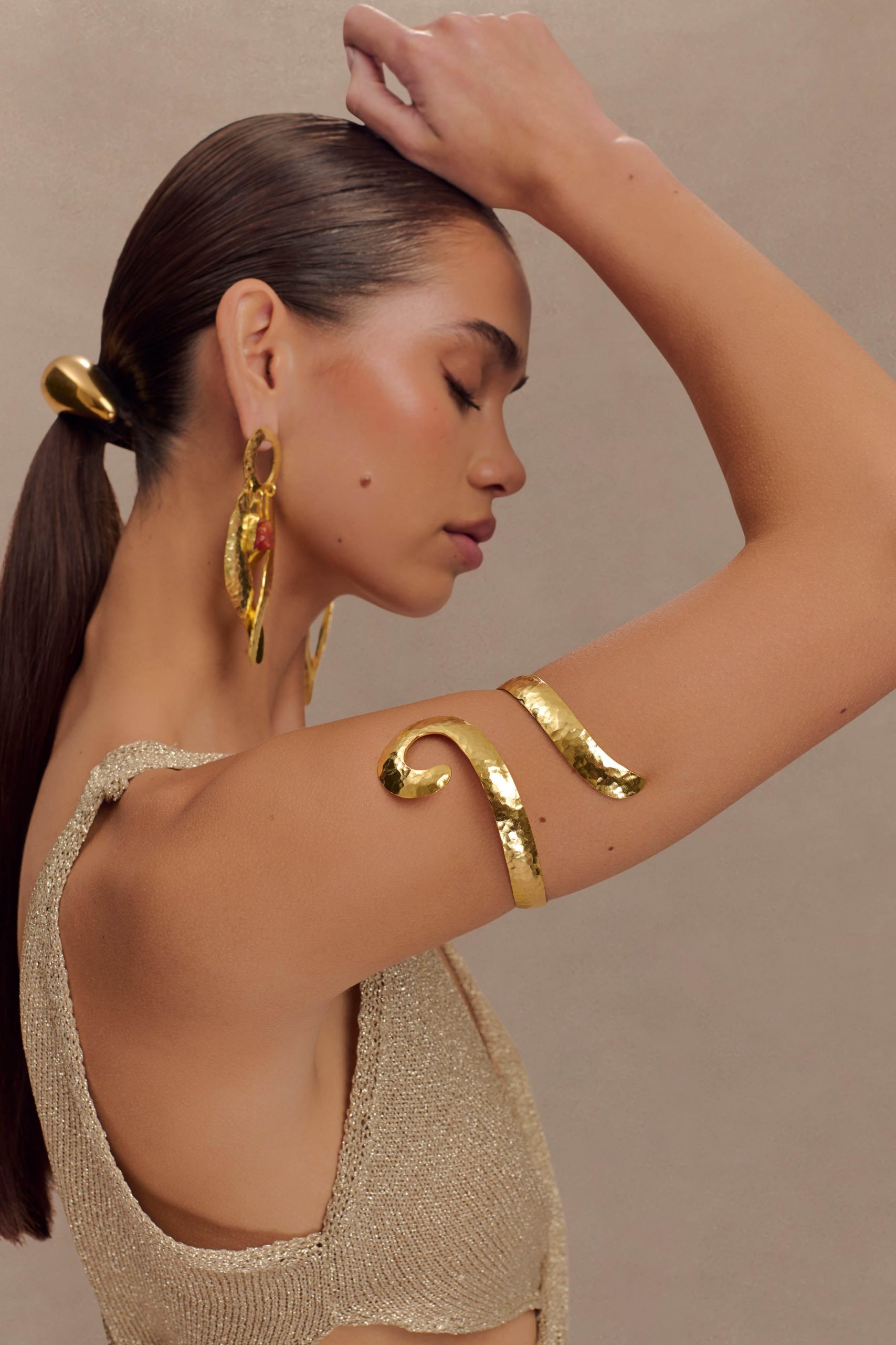 Hyacinth Textured Swirl Arm Band - Gold - Image 2