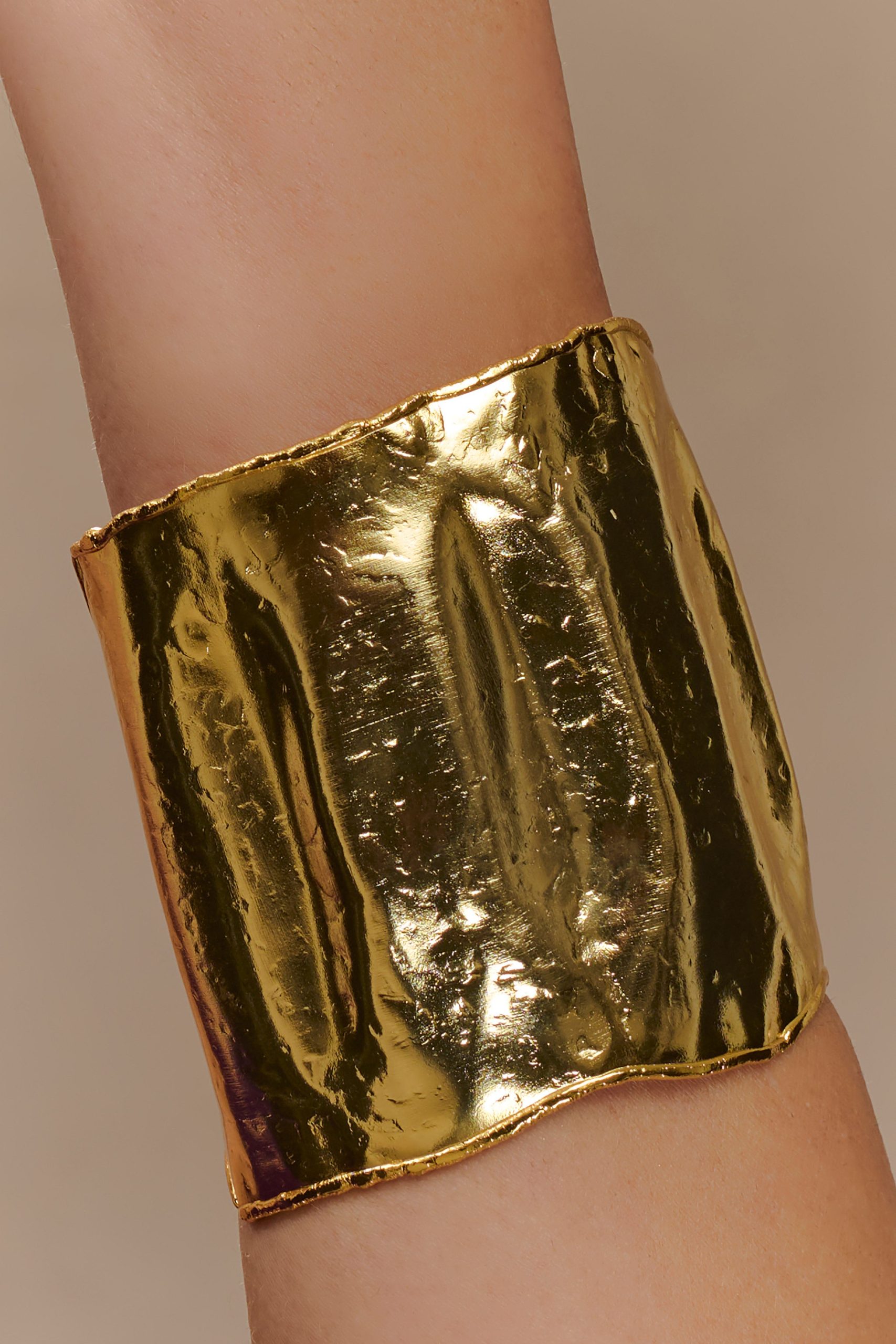 Ilania Textured Bangle - Gold - Image 3