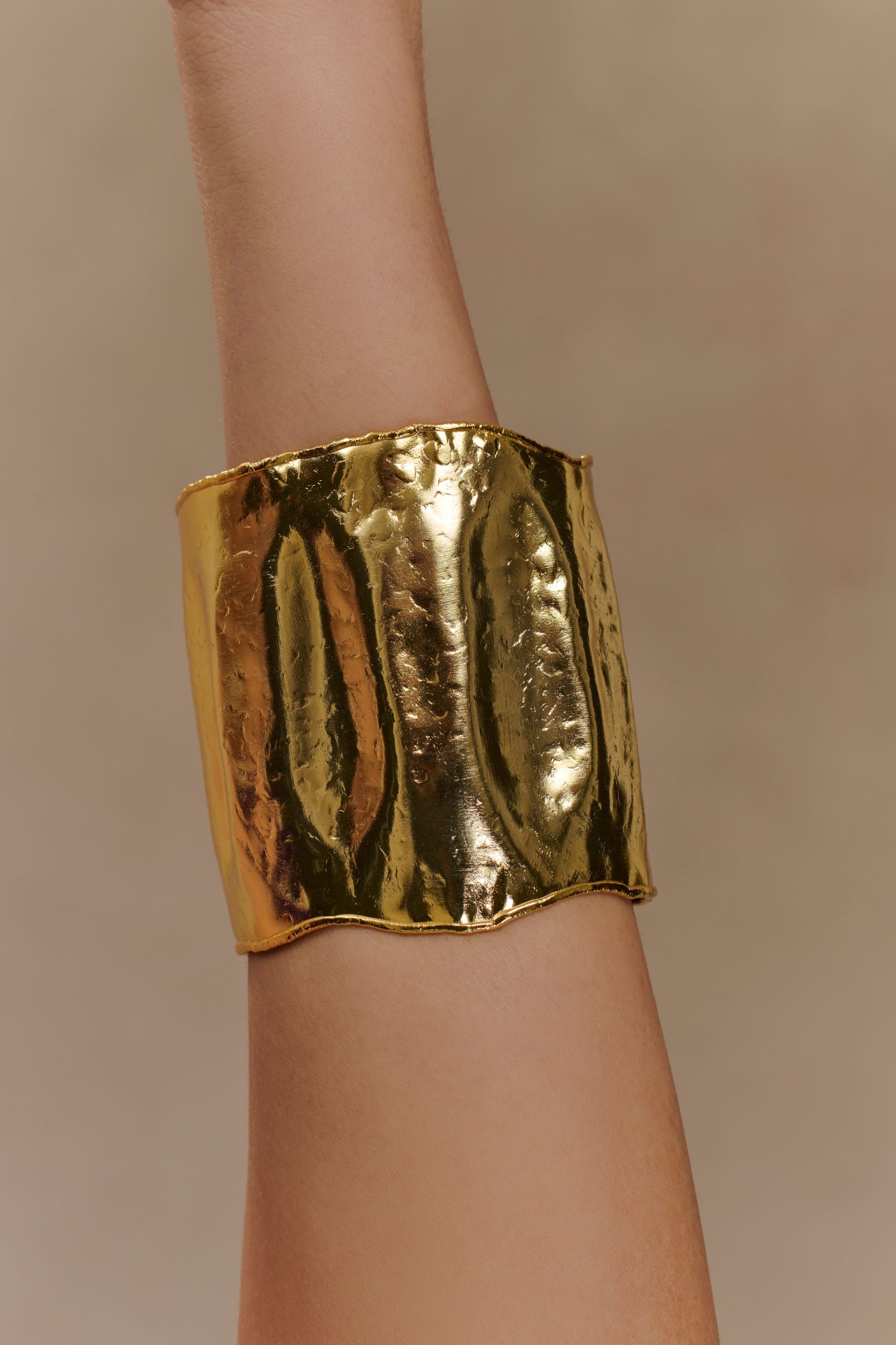 Ilania Textured Bangle - Gold - Image 4